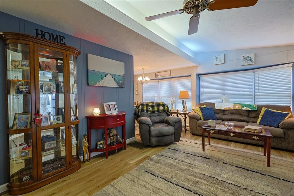 待售: $249,500 (3 贝兹, 2 浴室, 1406 平方英尺)