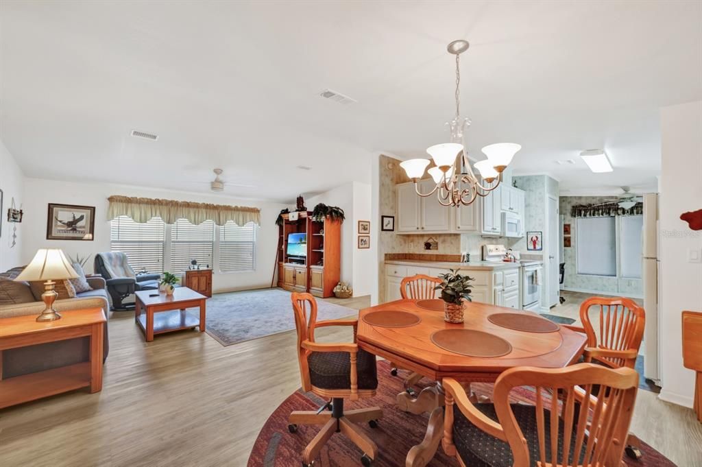 待售: $175,000 (2 贝兹, 2 浴室, 1269 平方英尺)