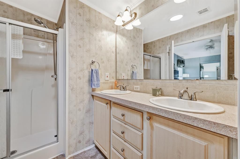 待售: $175,000 (2 贝兹, 2 浴室, 1269 平方英尺)