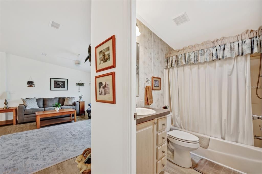 待售: $175,000 (2 贝兹, 2 浴室, 1269 平方英尺)