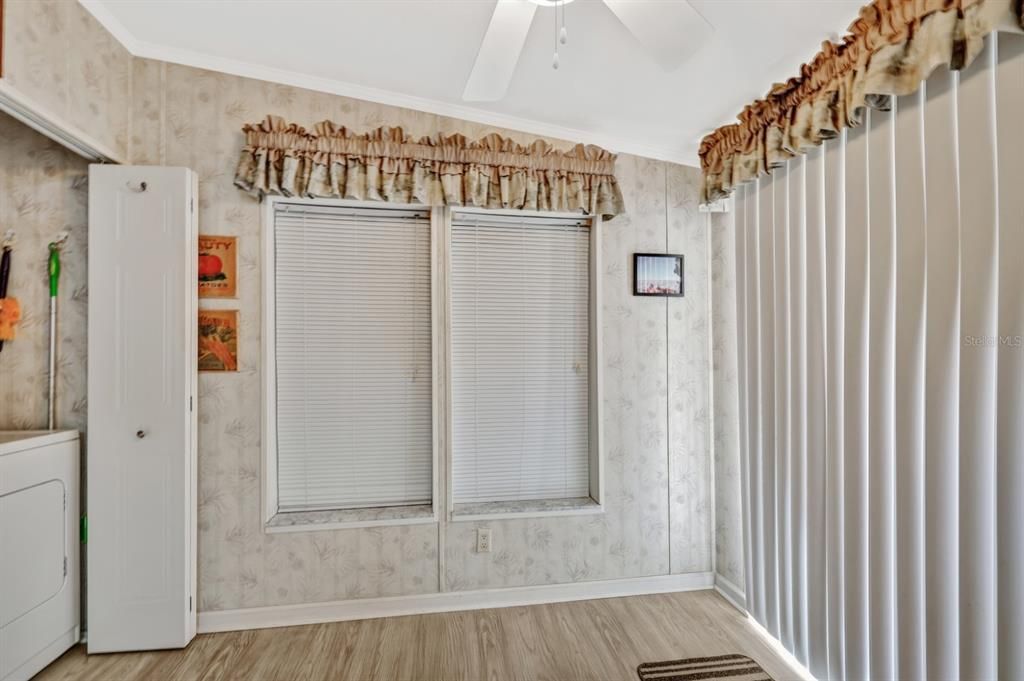 待售: $175,000 (2 贝兹, 2 浴室, 1269 平方英尺)