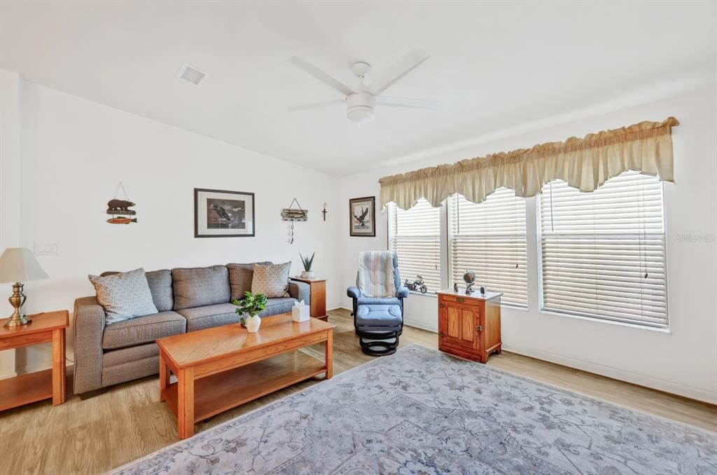 待售: $175,000 (2 贝兹, 2 浴室, 1269 平方英尺)