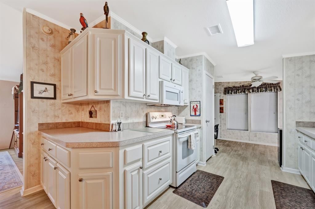 待售: $175,000 (2 贝兹, 2 浴室, 1269 平方英尺)