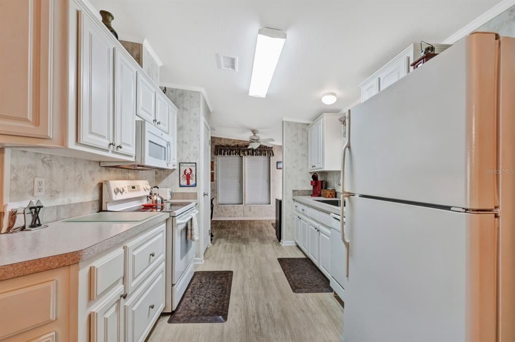 待售: $175,000 (2 贝兹, 2 浴室, 1269 平方英尺)