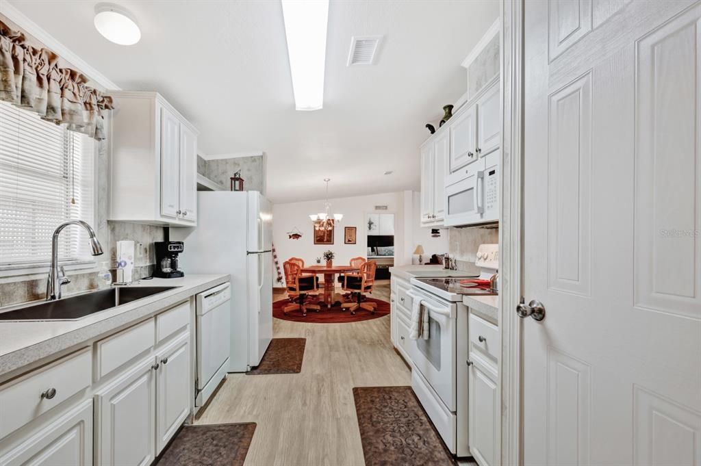 待售: $175,000 (2 贝兹, 2 浴室, 1269 平方英尺)