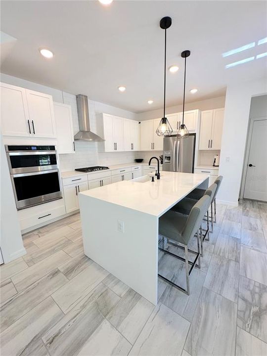 合同活跃: $690,000 (3 贝兹, 2 浴室, 1878 平方英尺)