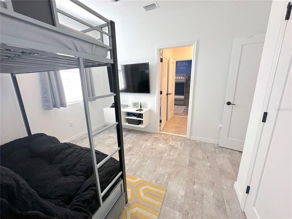 合同活跃: $690,000 (3 贝兹, 2 浴室, 1878 平方英尺)