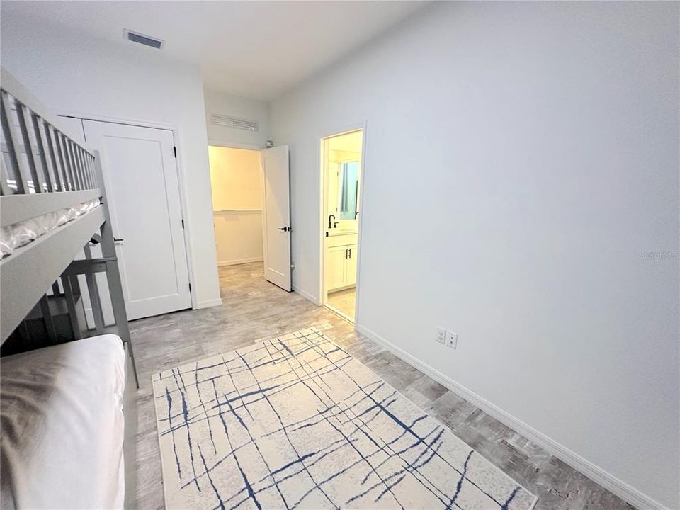 合同活跃: $690,000 (3 贝兹, 2 浴室, 1878 平方英尺)