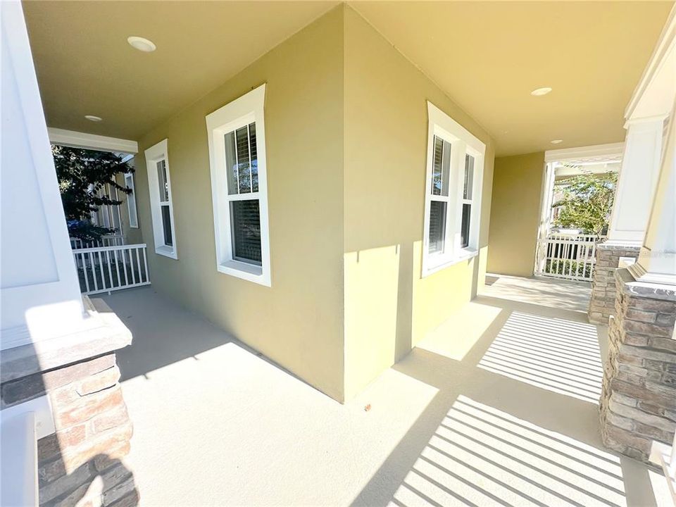 合同活跃: $690,000 (3 贝兹, 2 浴室, 1878 平方英尺)