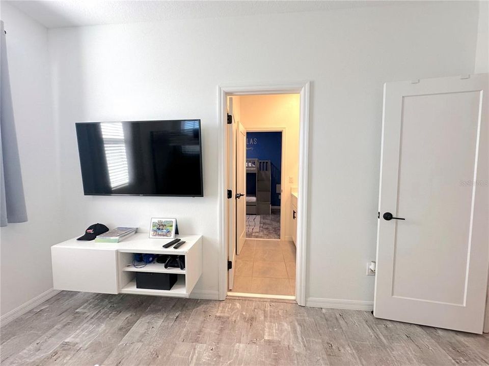 合同活跃: $690,000 (3 贝兹, 2 浴室, 1878 平方英尺)