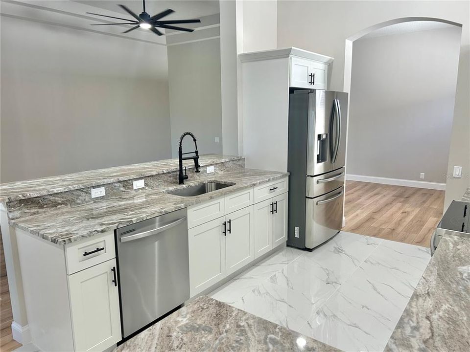 待售: $439,900 (3 贝兹, 2 浴室, 1690 平方英尺)