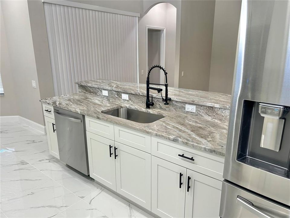 待售: $439,900 (3 贝兹, 2 浴室, 1690 平方英尺)