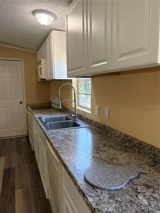 For Sale: $249,900 (4 beds, 2 baths, 1848 Square Feet)