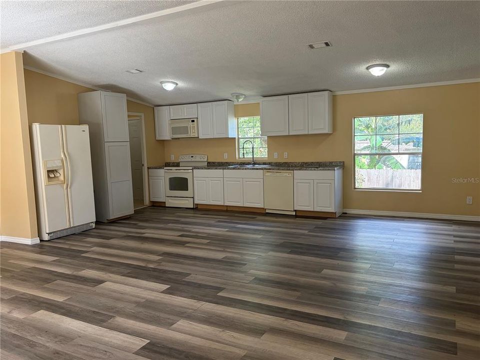 For Sale: $249,900 (4 beds, 2 baths, 1848 Square Feet)