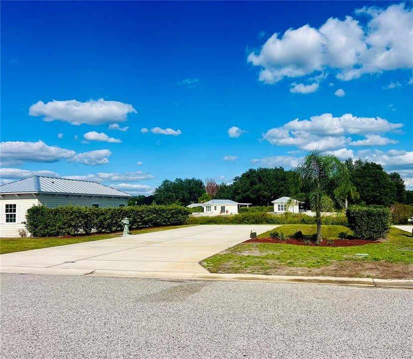 待售: $82,900 (0.12 acres)