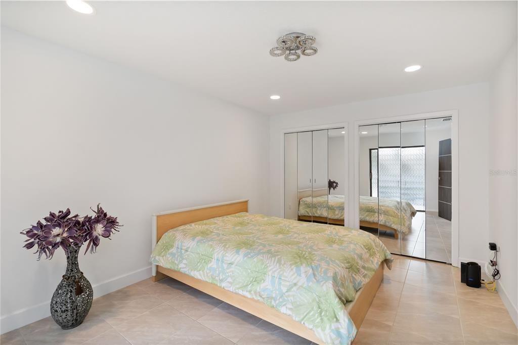 For Sale: $309,000 (2 beds, 2 baths, 1164 Square Feet)