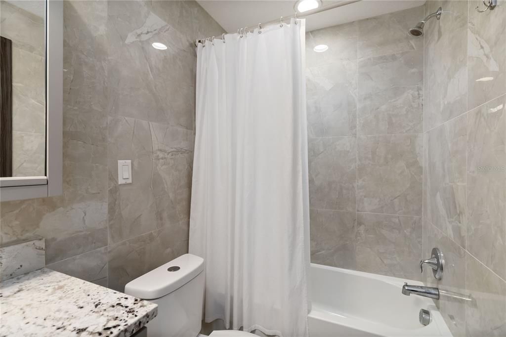 For Sale: $309,000 (2 beds, 2 baths, 1164 Square Feet)