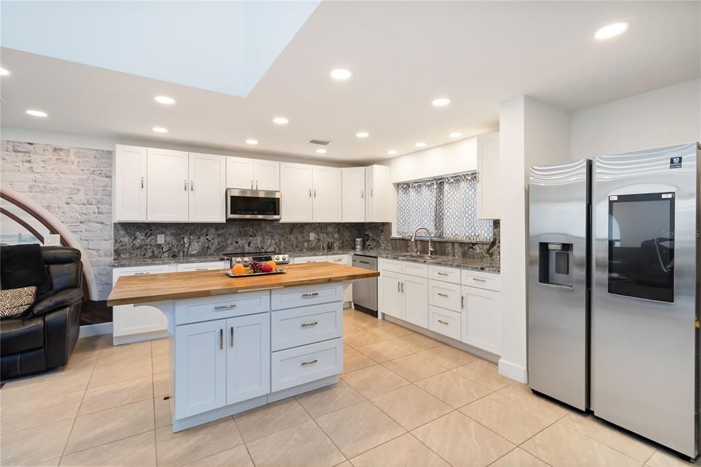 For Sale: $309,000 (2 beds, 2 baths, 1164 Square Feet)