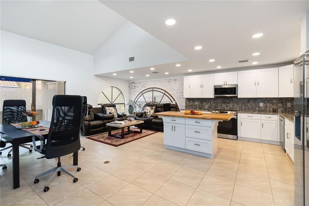 For Sale: $309,000 (2 beds, 2 baths, 1164 Square Feet)