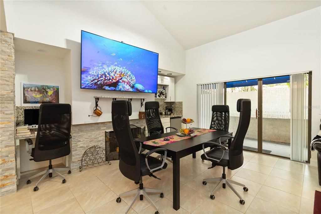 For Sale: $309,000 (2 beds, 2 baths, 1164 Square Feet)