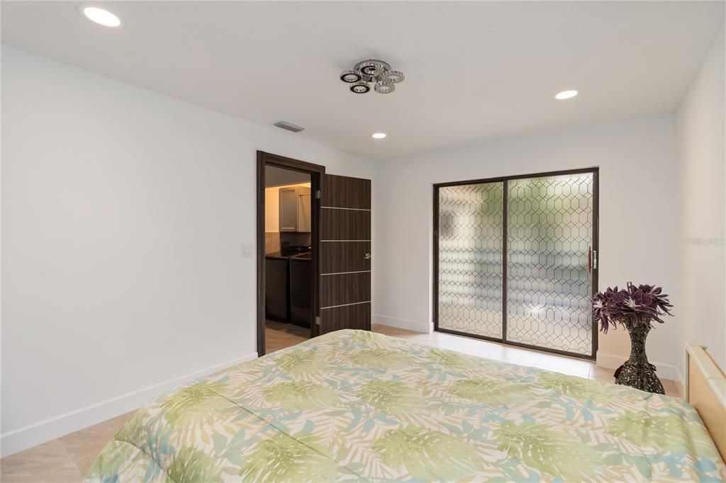 For Sale: $309,000 (2 beds, 2 baths, 1164 Square Feet)