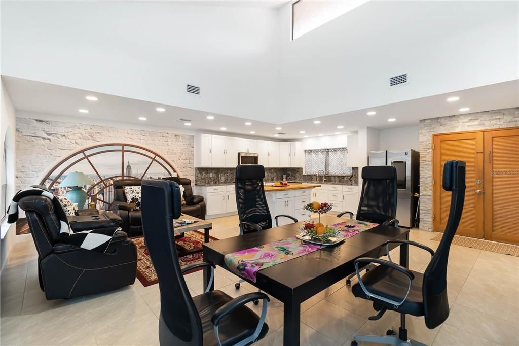 For Sale: $309,000 (2 beds, 2 baths, 1164 Square Feet)