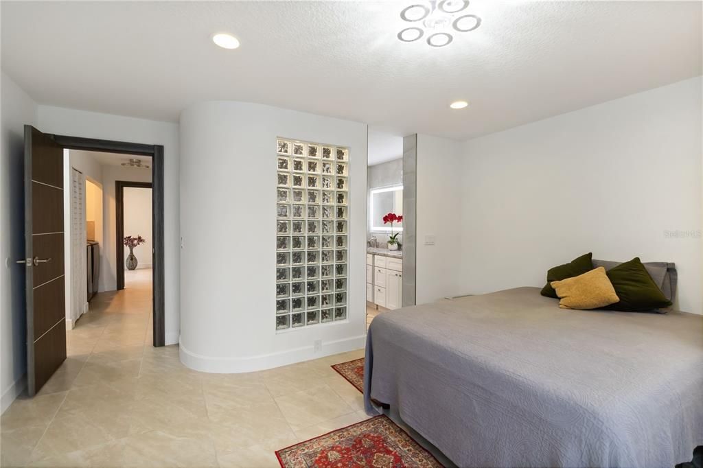 For Sale: $309,000 (2 beds, 2 baths, 1164 Square Feet)