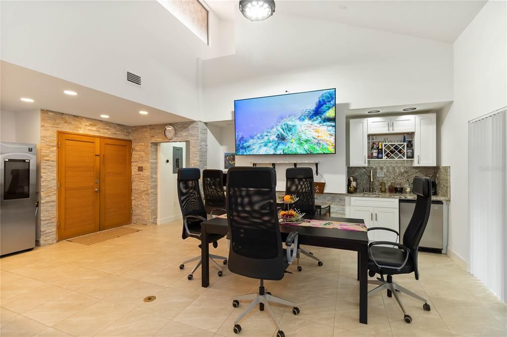 For Sale: $309,000 (2 beds, 2 baths, 1164 Square Feet)