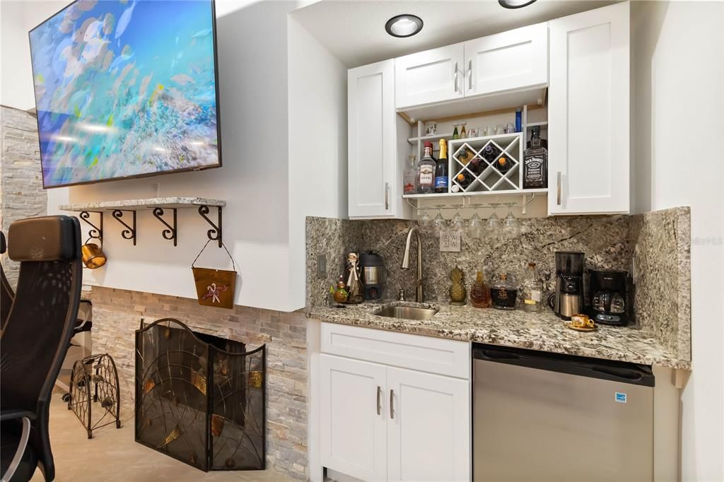 For Sale: $309,000 (2 beds, 2 baths, 1164 Square Feet)