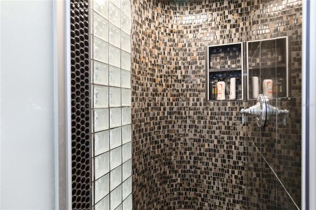 For Sale: $309,000 (2 beds, 2 baths, 1164 Square Feet)