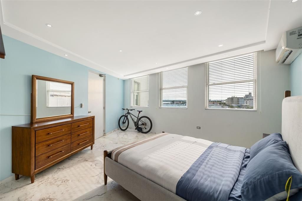 En Renta: $6,450 (4 camas, 2 baños, 1970 Pies cuadrados)