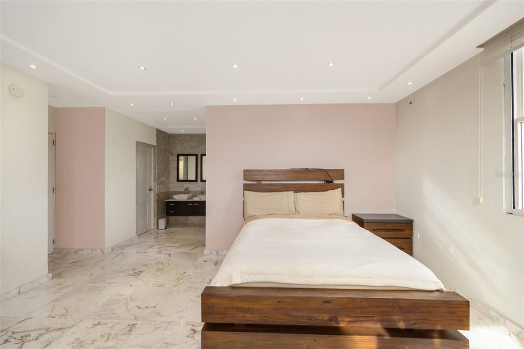 En Renta: $6,450 (4 camas, 2 baños, 1970 Pies cuadrados)