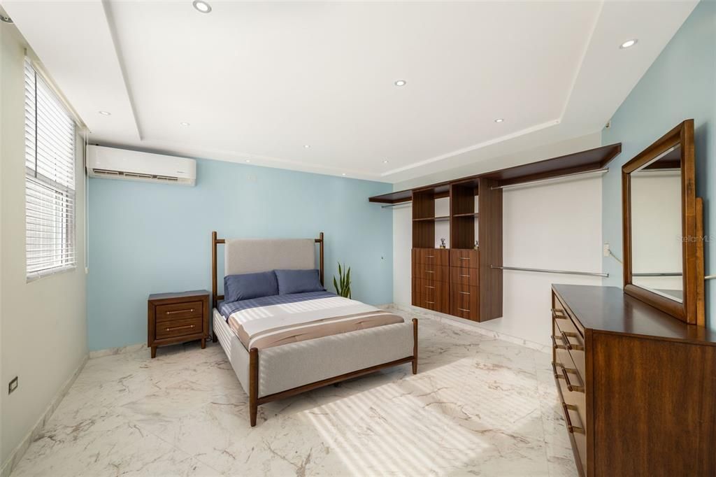 En Renta: $6,450 (4 camas, 2 baños, 1970 Pies cuadrados)