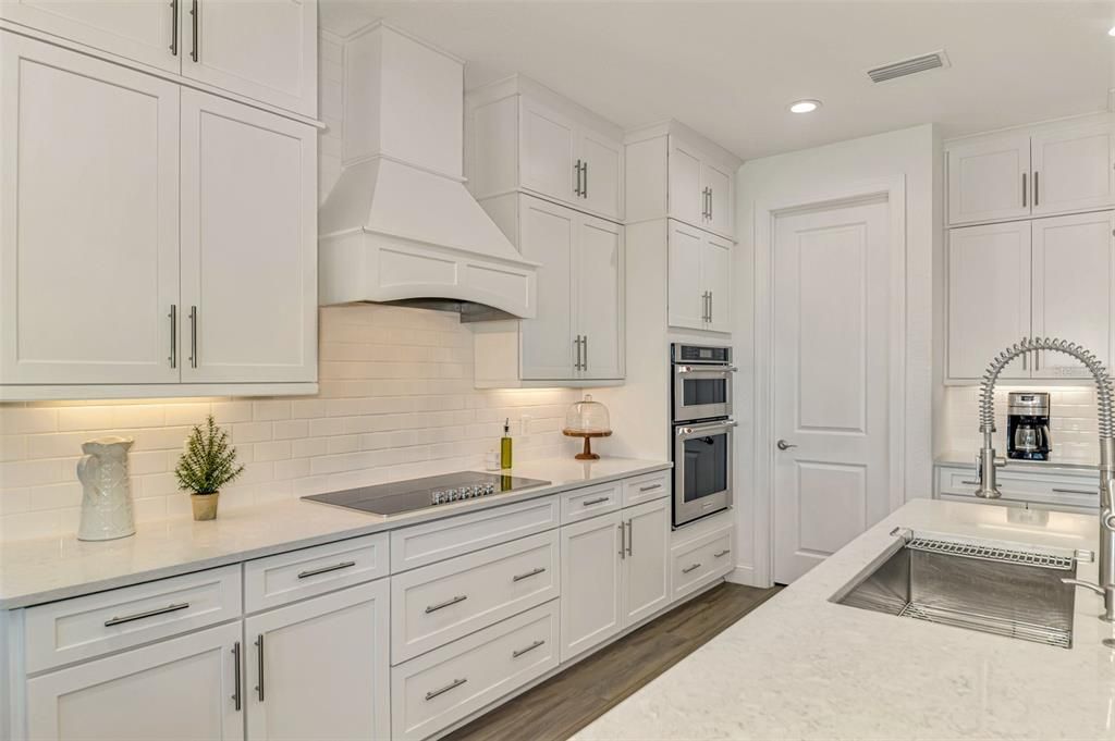 For Sale: $752,000 (3 beds, 2 baths, 2398 Square Feet)