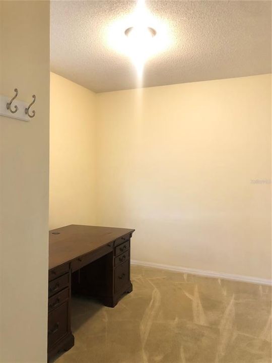 For Rent: $2,125 (4 beds, 2 baths, 1960 Square Feet)