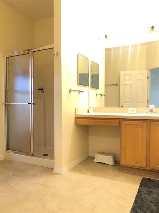 For Rent: $2,125 (4 beds, 2 baths, 1960 Square Feet)