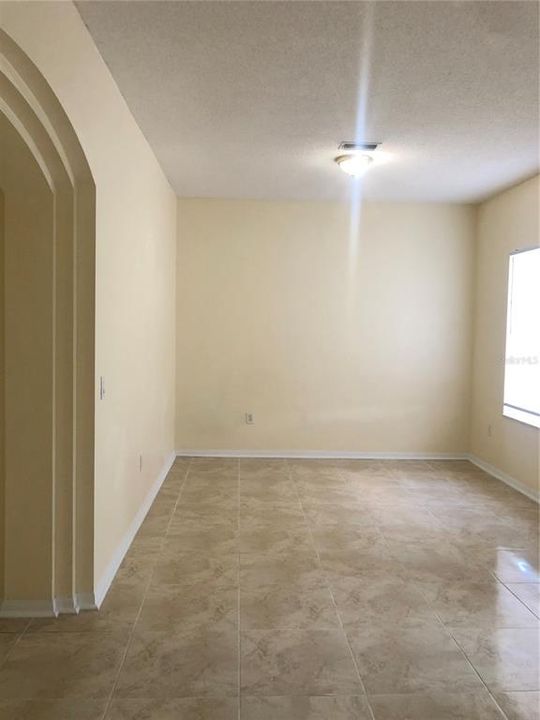 For Rent: $2,125 (4 beds, 2 baths, 1960 Square Feet)