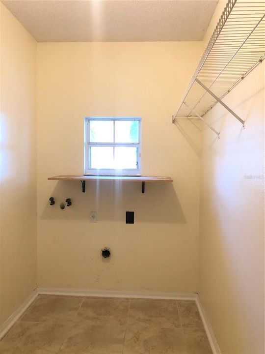 For Rent: $2,125 (4 beds, 2 baths, 1960 Square Feet)