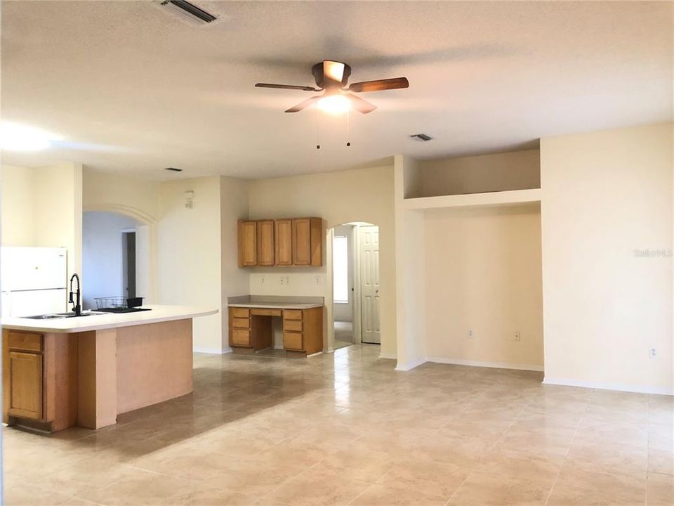 For Rent: $2,125 (4 beds, 2 baths, 1960 Square Feet)