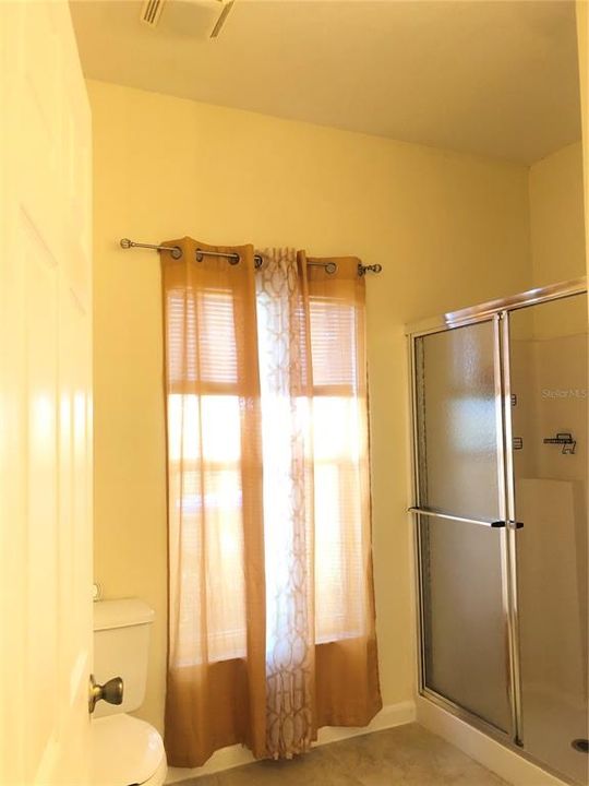 For Rent: $2,125 (4 beds, 2 baths, 1960 Square Feet)