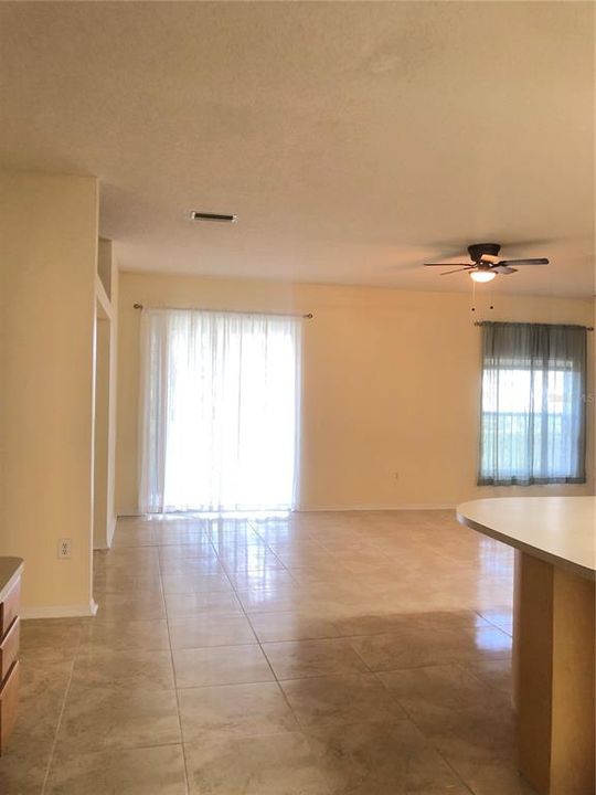 For Rent: $2,125 (4 beds, 2 baths, 1960 Square Feet)