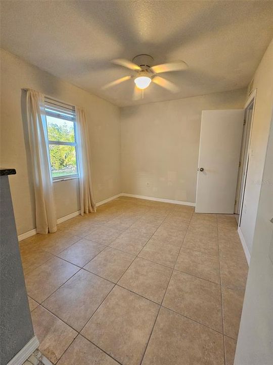 For Rent: $1,650 (3 beds, 2 baths, 996 Square Feet)