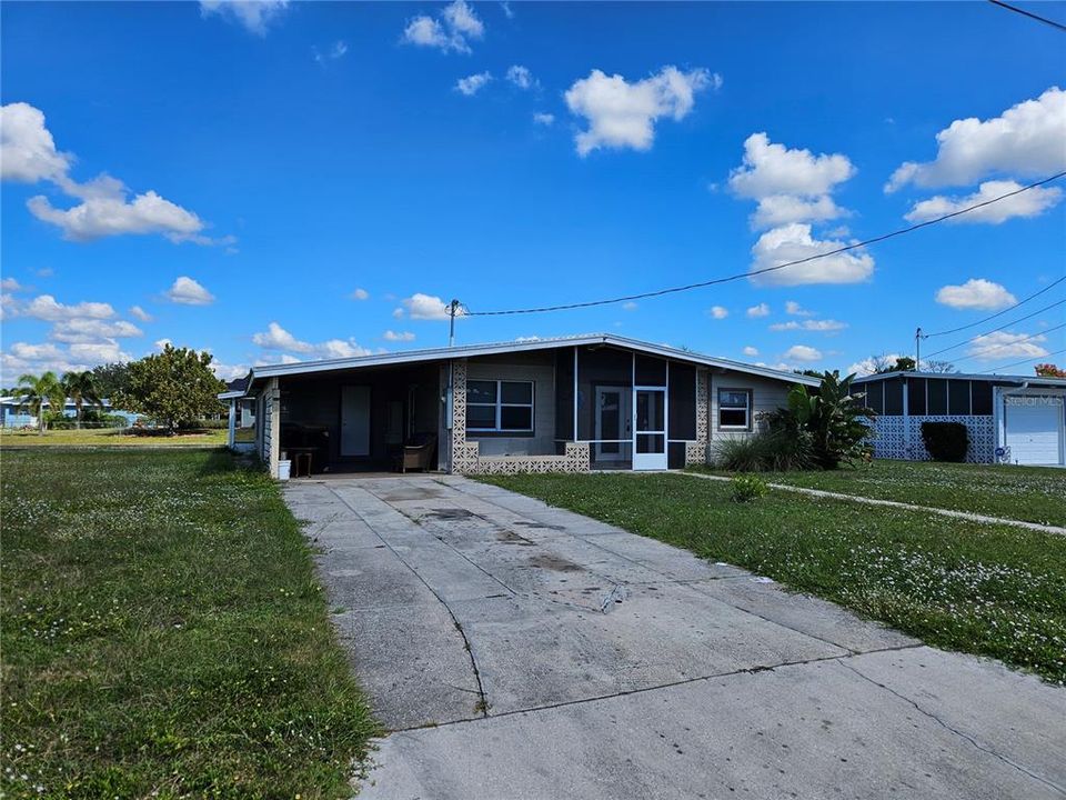 For Rent: $1,650 (3 beds, 2 baths, 996 Square Feet)