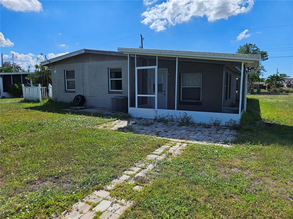 For Rent: $1,650 (3 beds, 2 baths, 996 Square Feet)