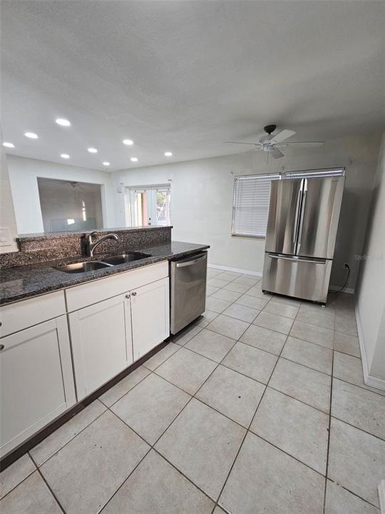 For Rent: $1,650 (3 beds, 2 baths, 996 Square Feet)