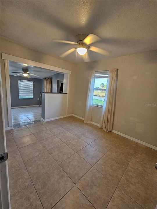 For Rent: $1,650 (3 beds, 2 baths, 996 Square Feet)