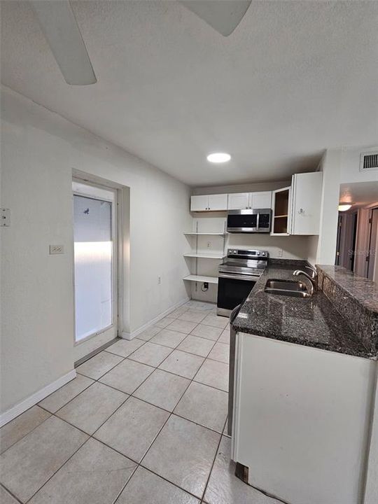 For Rent: $1,650 (3 beds, 2 baths, 996 Square Feet)