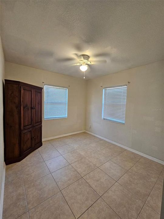 For Rent: $1,650 (3 beds, 2 baths, 996 Square Feet)