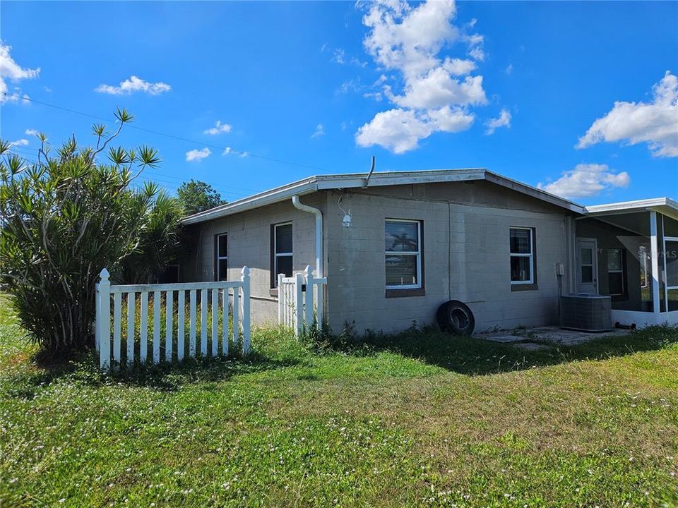 For Rent: $1,650 (3 beds, 2 baths, 996 Square Feet)