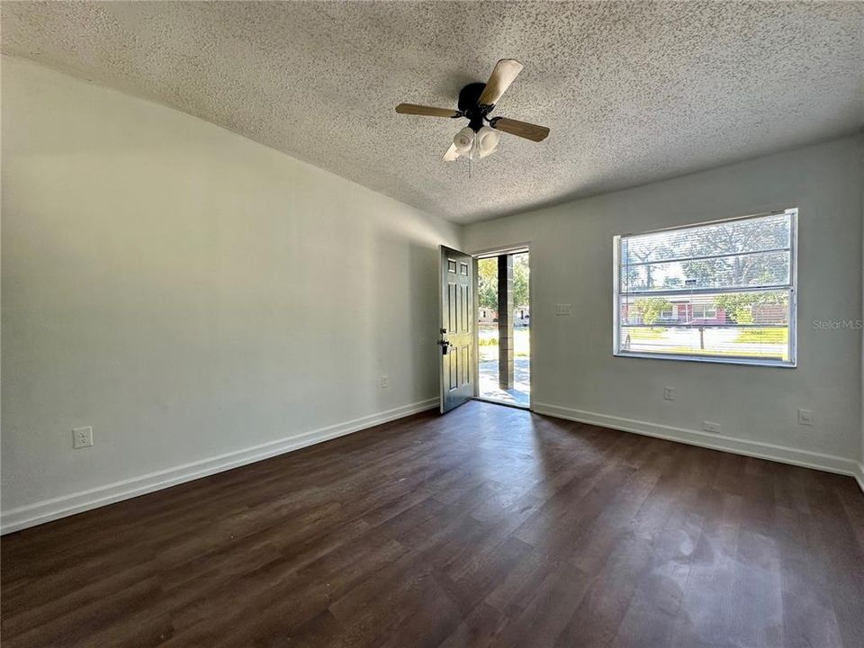 Activo con contrato: $195,000 (2 camas, 1 baños, 851 Pies cuadrados)